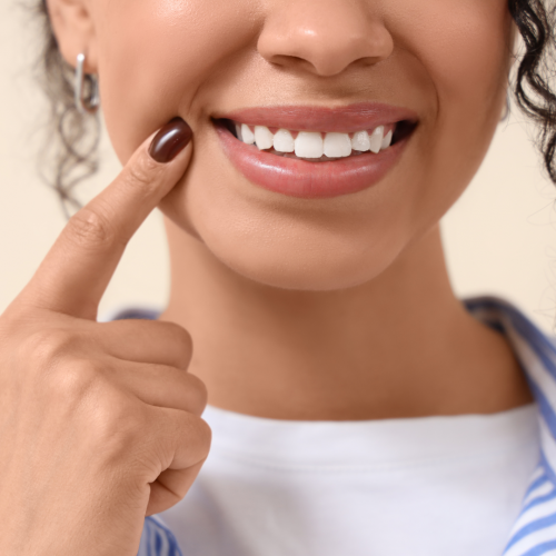 Pourquoi mes dents deviennent t'elles transparentes ? Causes, risques et solutions